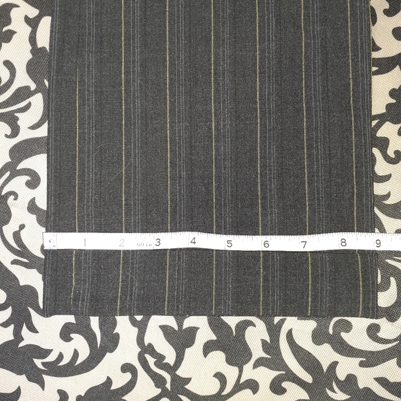 2/$20 Express Pinstripe Cuffed Capris with Pockets - Picture 8 of 9